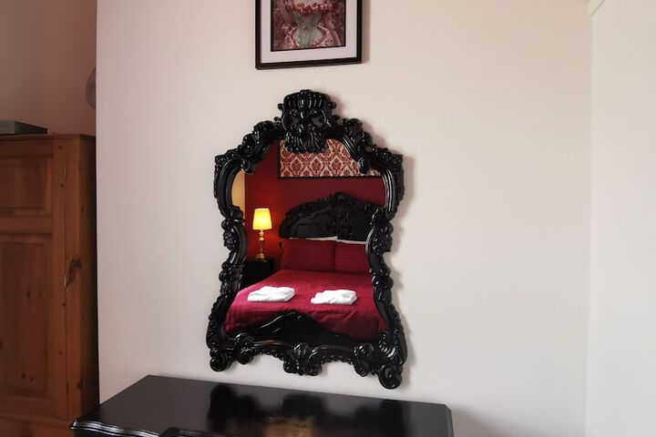 Room 4 of 28