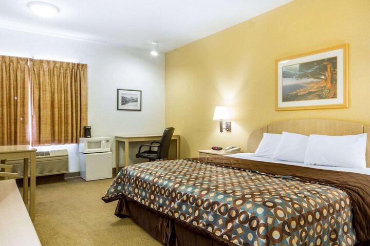 Room 10 of 23