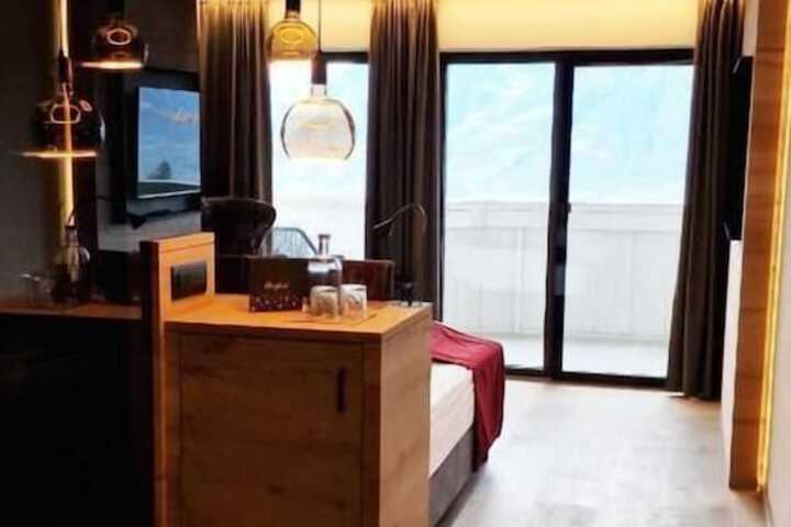 Room 4 of 58