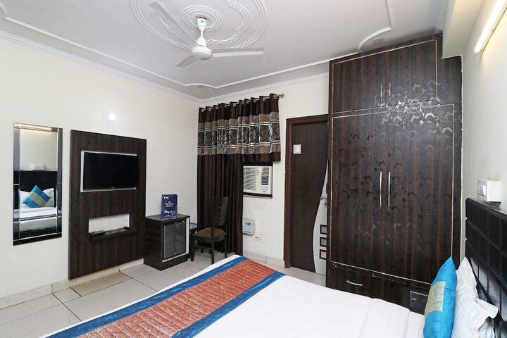 Room 8 of 17
