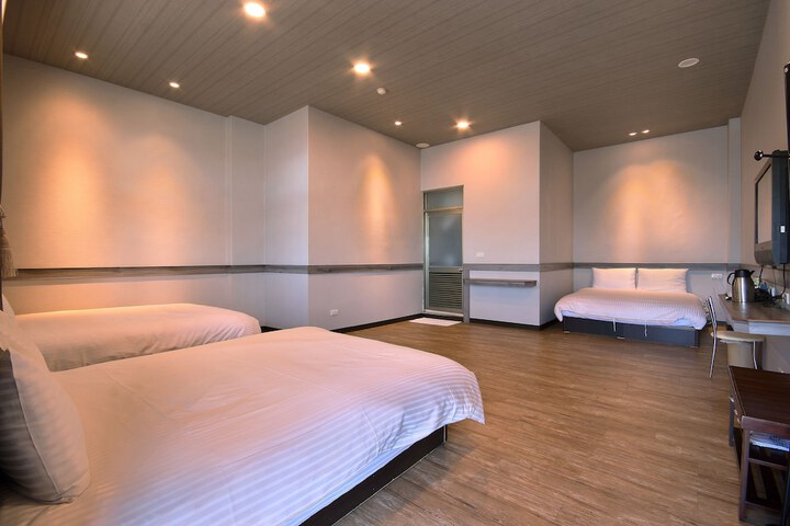 Room 2 of 30