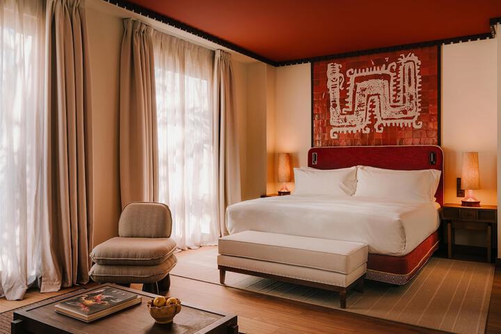 Image of Palacio De Godoy Caceres Curio Collection by Hilton