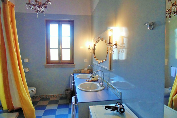 Room 28 of 81