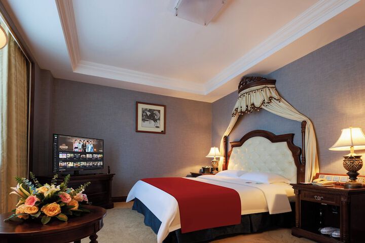 Room 8 of 48