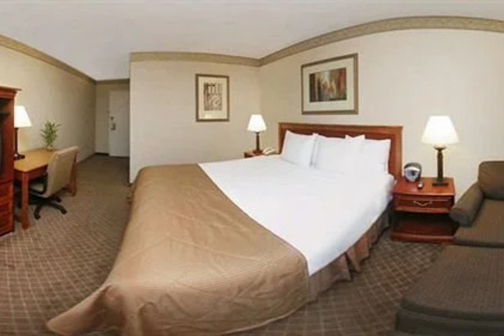 Room 3 of 10