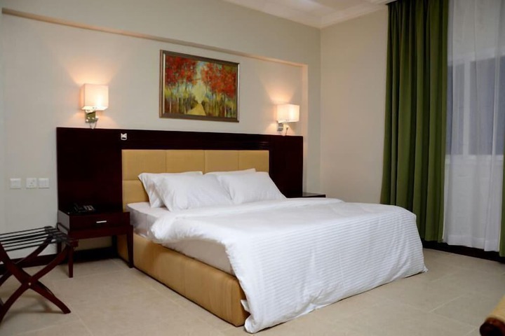 Room 10 of 21