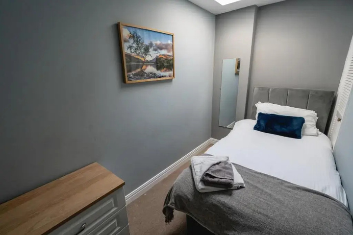 Room 4 of 15