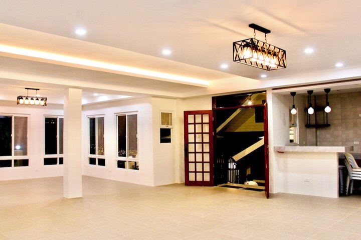 Ballroom/Hall 51 of 59