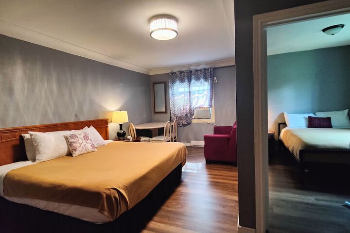 1 King Bed (1 of 4)