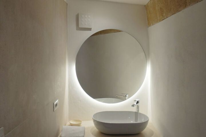 Room 25 of 28
