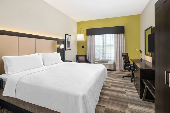 1 King Bed Suite (13 of 18)