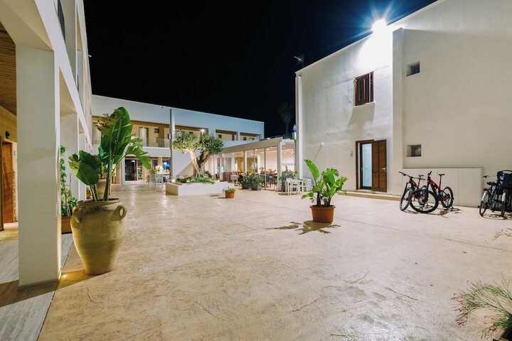 Hotel Exterior 81 of 89
