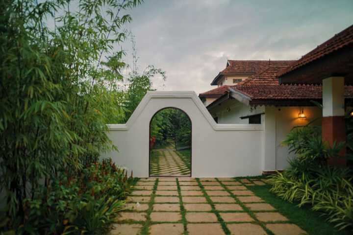 Hotel Exterior 33 of 46