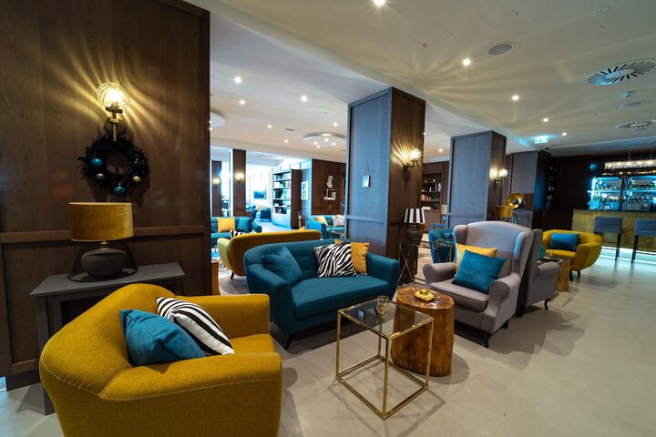 Entrance & Lobby