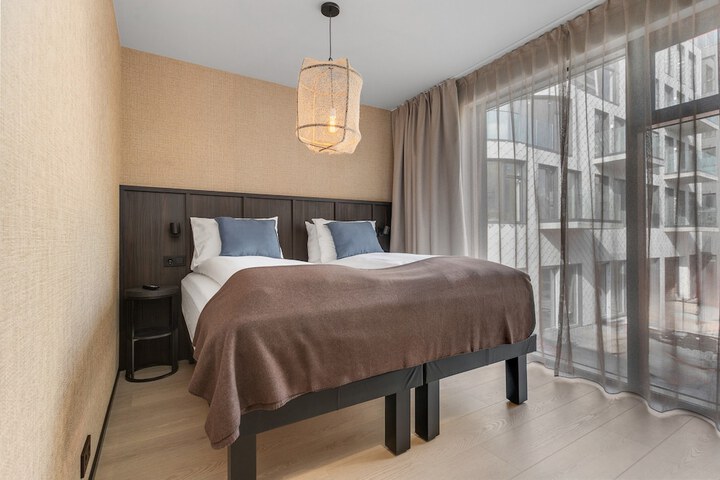 Room 2 of 48