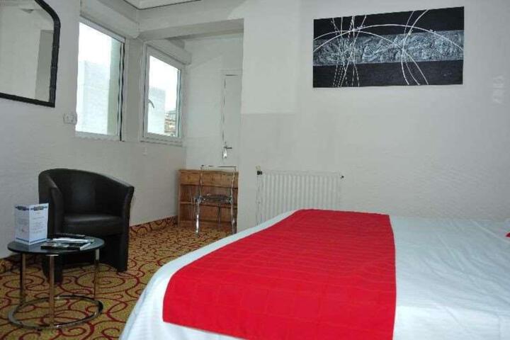 Room 12 of 36