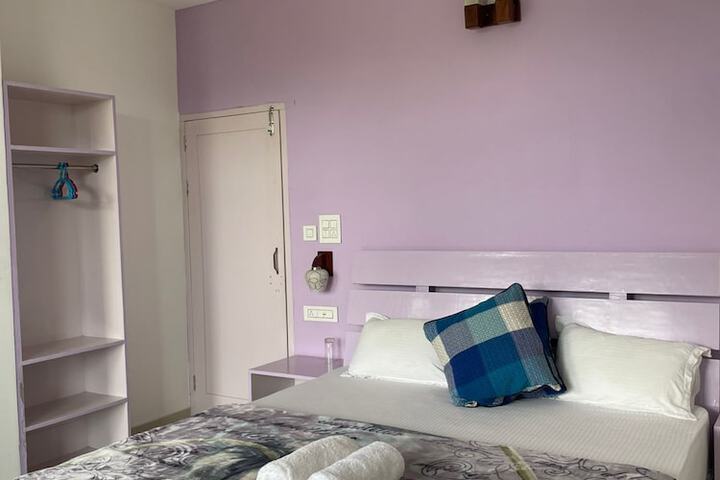 Room 9 of 34