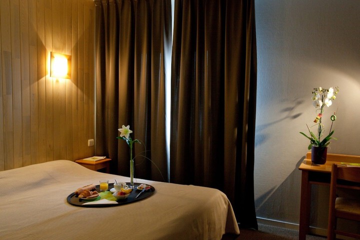 Room 7 of 44