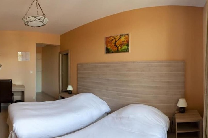 Room 8 of 34