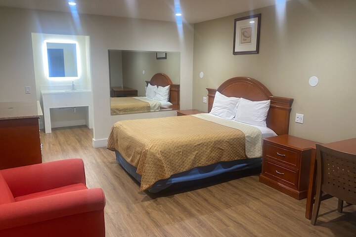 Standard Double or Twin Room (1 of 6)