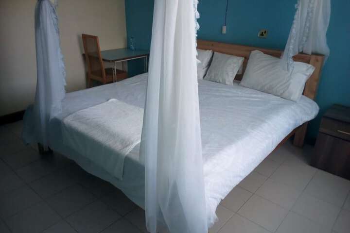 Room 10 of 21