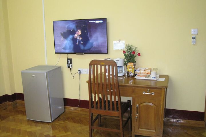 Room 13 of 36