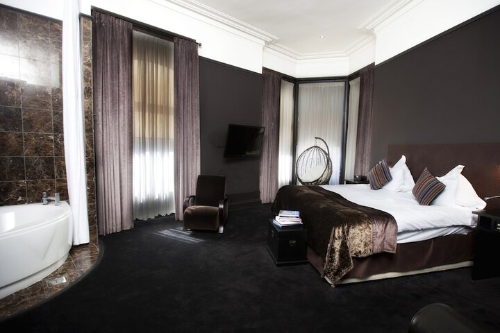 Room 9 of 35