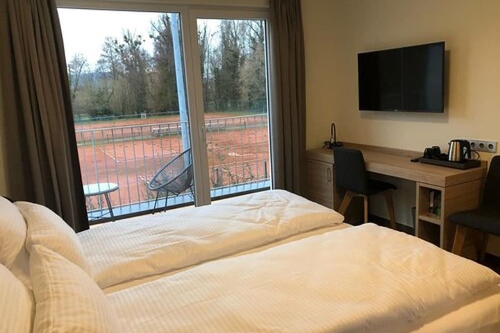 Room 9 of 11