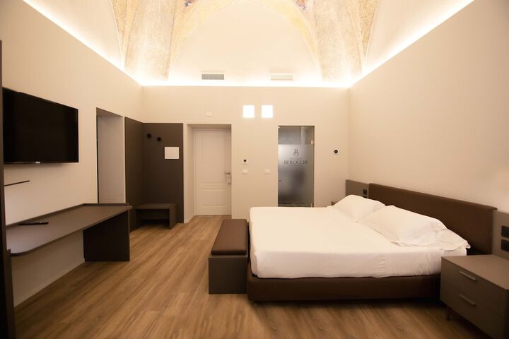 Room 32 of 128