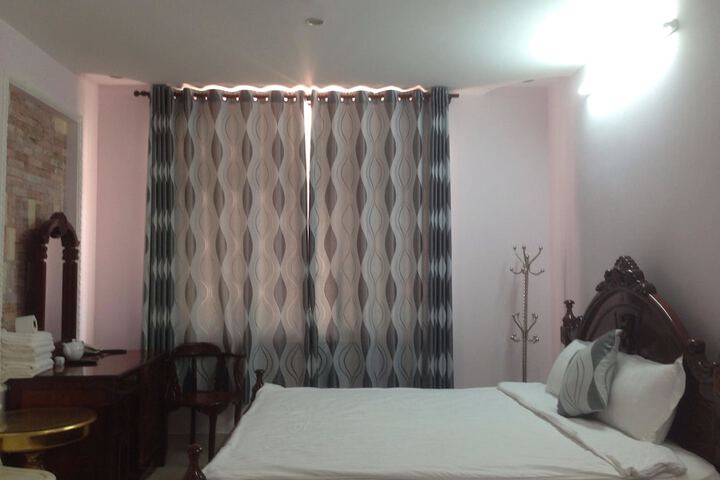 Room 9 of 23