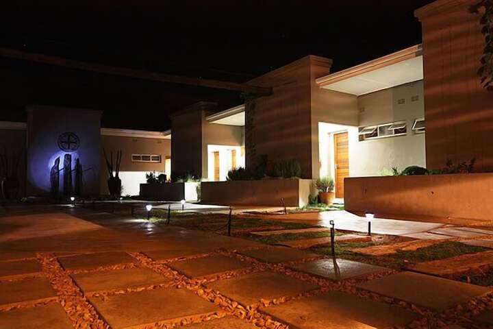 Hotel Exterior 2 of 8