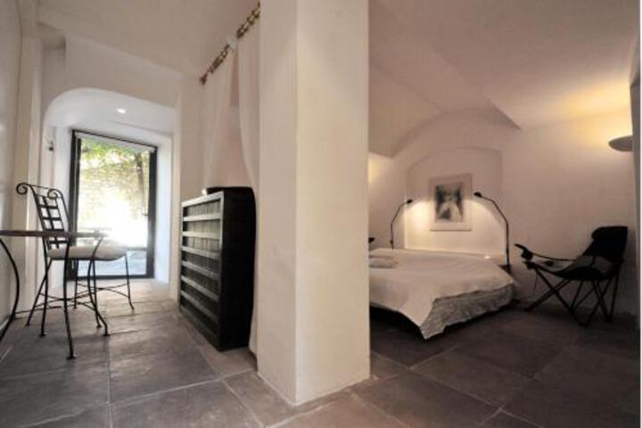 Room 28 of 70