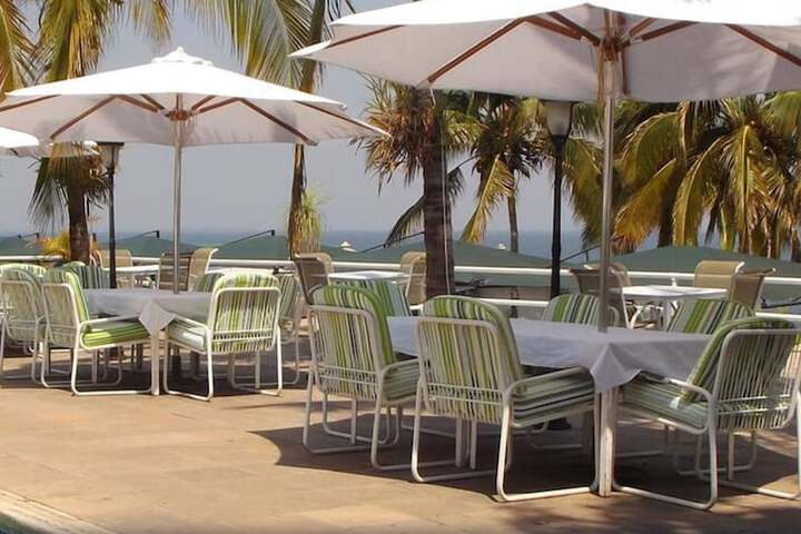 Dining 39 of 52