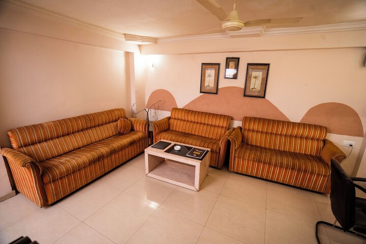 Room 12 of 27