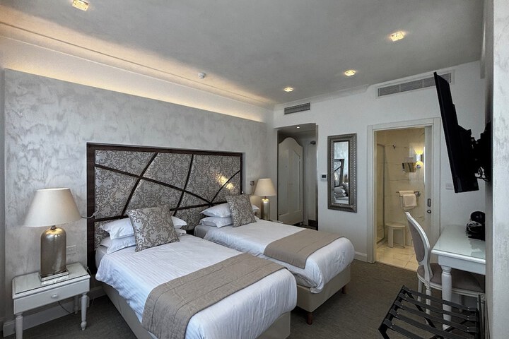 Room 83 of 155