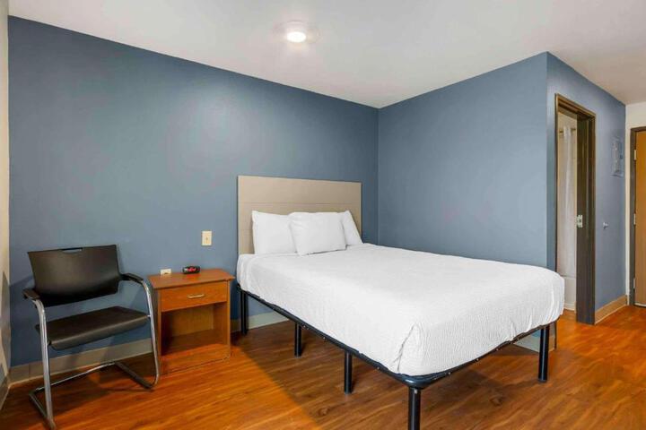 Standard Studio 1 Queen Bed (3 of 11)