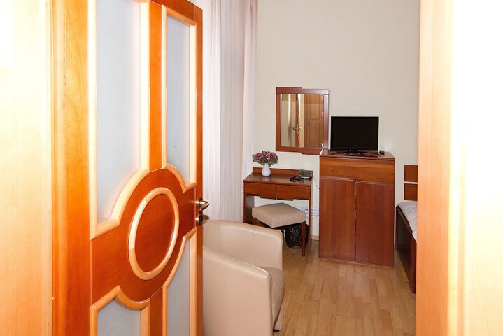 Room 8 of 53