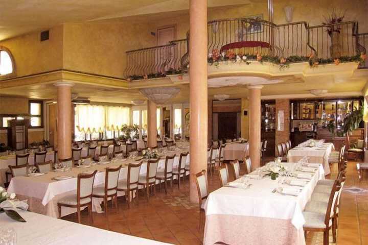 Dining 40 of 72