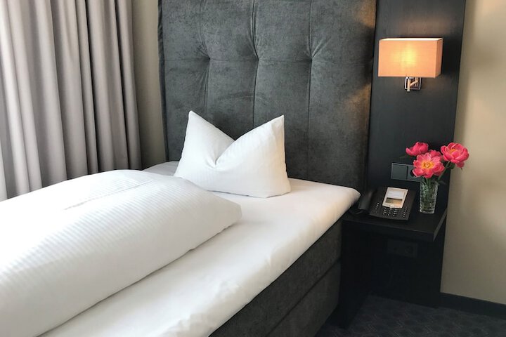 Room 16 of 37