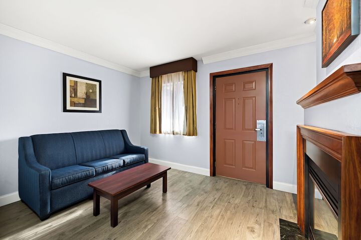 Standard | King Bed (7 of 14)