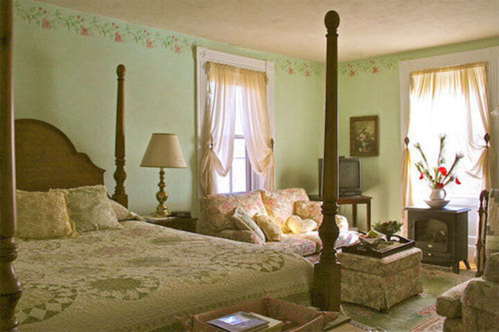 Room 7 of 18