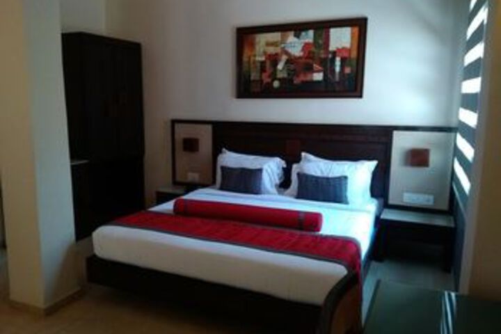 Room 10 of 32