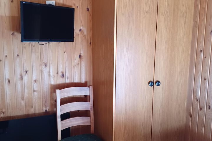 Room 10 of 105