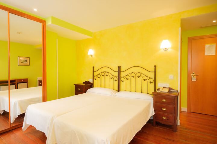 Room 10 of 27