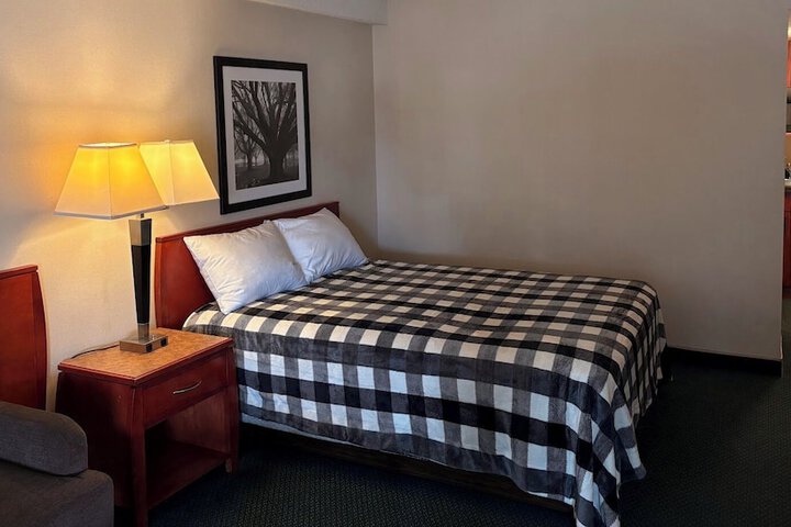Room 9 of 25