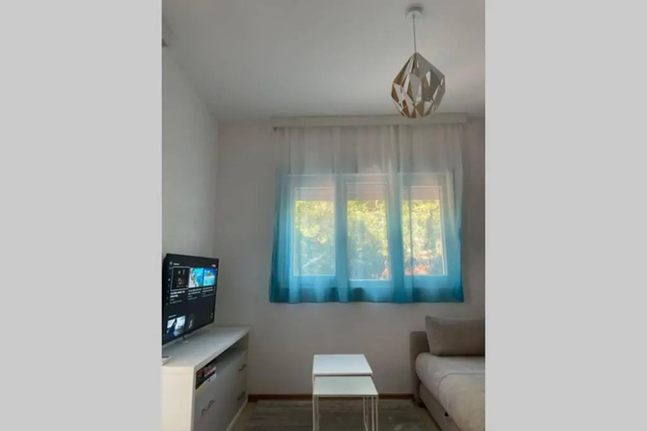 Room 6 of 13