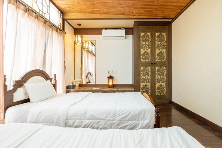 Room 3 of 75