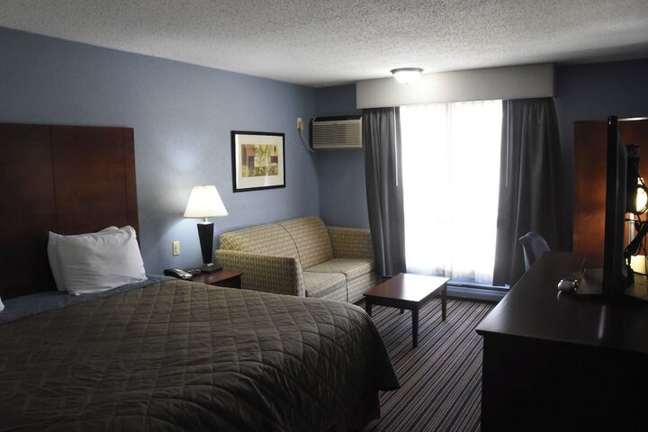 Room 4 of 12