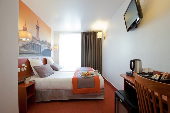 Room 8 of 43