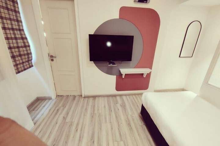 Room 17 of 38